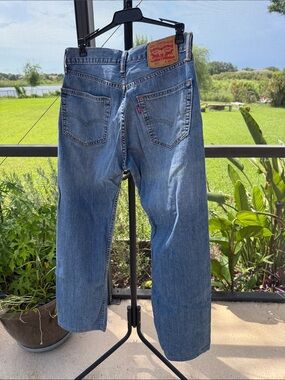 Levi's Men's 505 Relaxed Straight Denim Jeans in Medium Blue 30/30